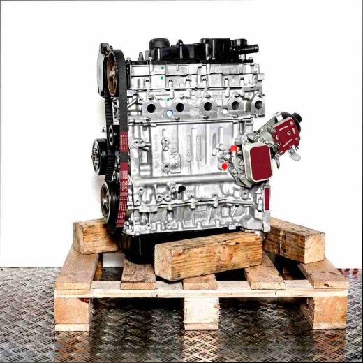 Side view of engine 3WZ-HV (DV6FCU) on a wooden pallet. The engine showcases its mechanical details against a white background. No watermarks.
