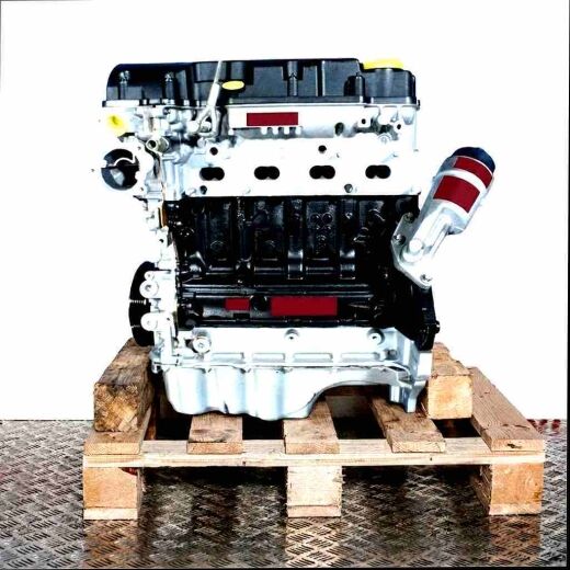 Side view of a B 14 XER engine on a wooden pallet. The engine block is black, the cylinder head silver with yellow accents. The white background provides a clean backdrop.