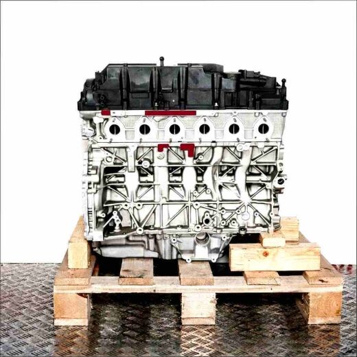 Side view of engine B57 D30 B on a wooden pallet against a white background. The engine is fully visible and vertically oriented.