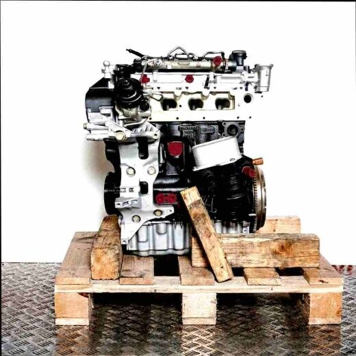 Side view of a black and silver CUNA engine on a wooden pallet against a white background. The engine is vertically oriented.