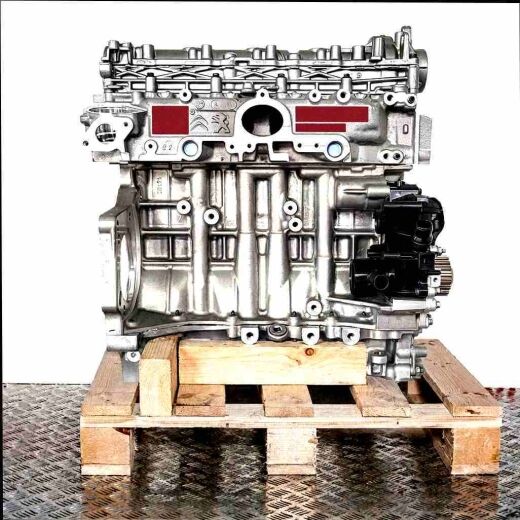 Silver engine D 15 DT (DV5RD) on a wooden pallet against a white background. The engine is fully and clearly visible.