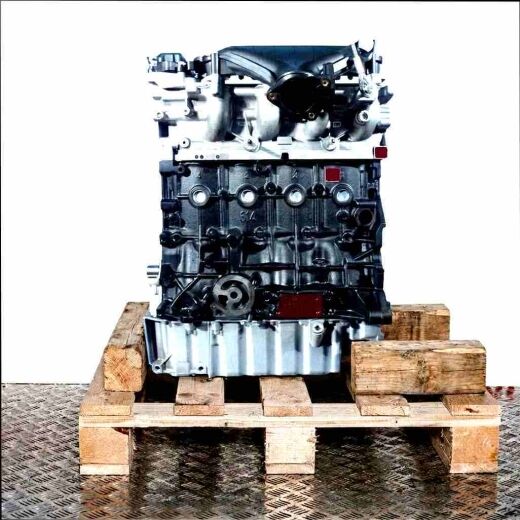 G6DB engine on a wooden pallet against a white background. The black cylinder block and silver cylinder head of the engine are visible.