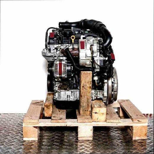 Side view of a HNV (EB2DTM) car engine on a wooden pallet. The engine is fully visible against a white background.