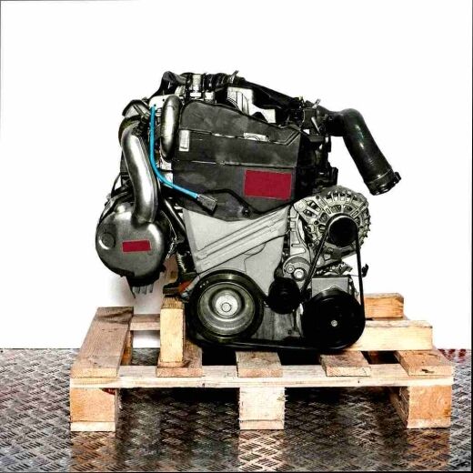 Side view of engine K9K 667 on a wooden pallet against a white background. The engine is fully visible.