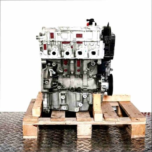 K9K 876 engine on a wooden pallet against a white background. The silver and black engine is fully visible and vertically oriented.