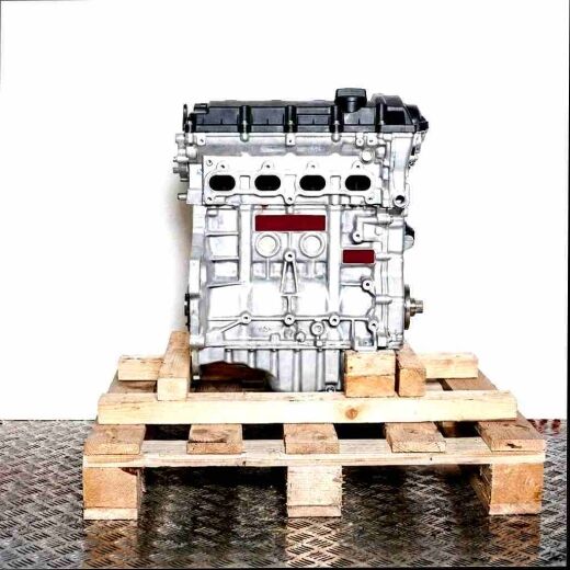 Side view of an M52 B25 (256S4) engine on a wooden pallet against a white background. The engine is oriented vertically.