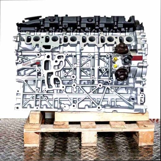 Side view of a silver M57 D30 (306D3) engine on a wooden pallet. The engine is set against a white background.