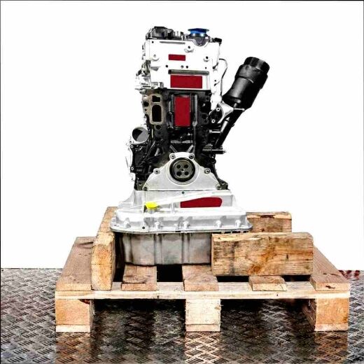 OM 651.940 engine on a wooden pallet against a white background. The silver and black engine is viewed from the side.
