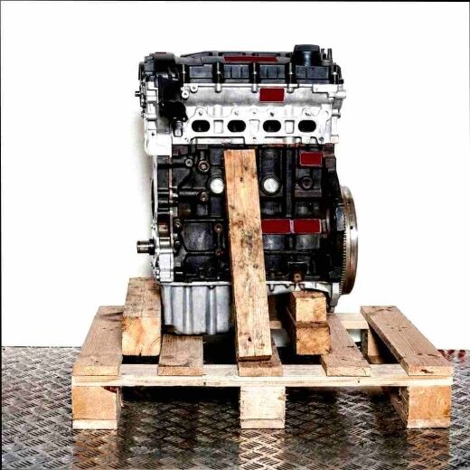 RHR (DW10BTED4) engine on a wooden pallet, white background. Side view of the engine, oriented vertically.