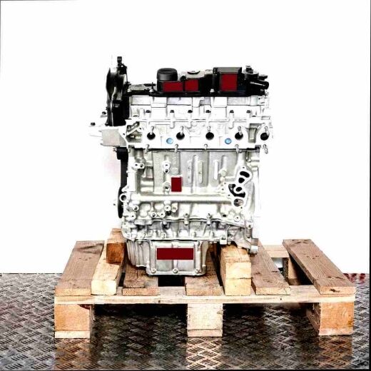 T3DA engine on a wooden pallet against a white background. Side view of the engine, fully visible.