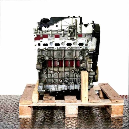 T8DA engine on a wooden pallet against a white background. Side view of the colored engine, vertically oriented.
