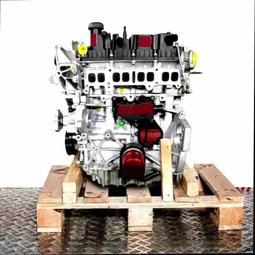 UNCA engine on a wooden pallet against a white background. The internal combustion engine is fully visible.