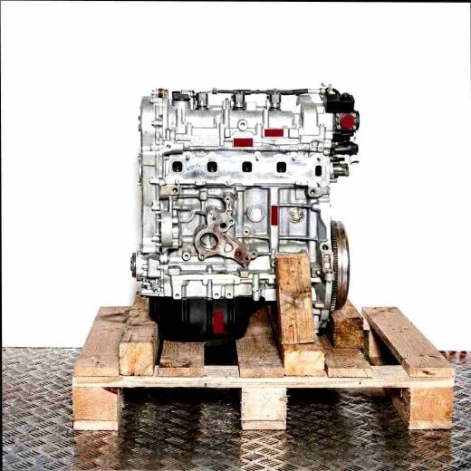 Z 13 DTJ engine on a wooden pallet against a white background. The light grey engine is fully visible.