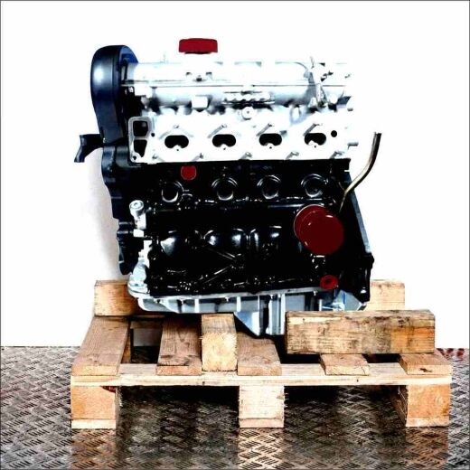 Z 14 XE engine on a wooden pallet against a white background. Side view of the black and silver engine.