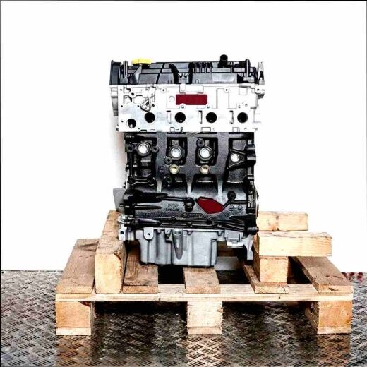 Z 19 DTL engine on a wooden pallet against a white background. Side view of the black and silver engine, perfect for parts or repairs.